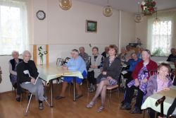 Nedeľu nám svojou hrou na heligónku a krásnym hlasom spríjemnila populárna heligonkárka a speváčka vlasta mudríková - Img 2694